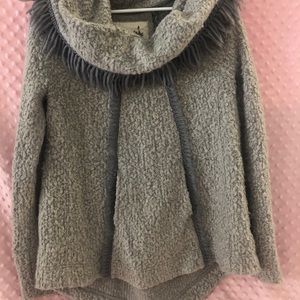 Angel of the North Anthropologie Gray Cowl Neck S